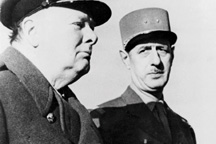 Charles de Gaulle surveille Winston Churchill